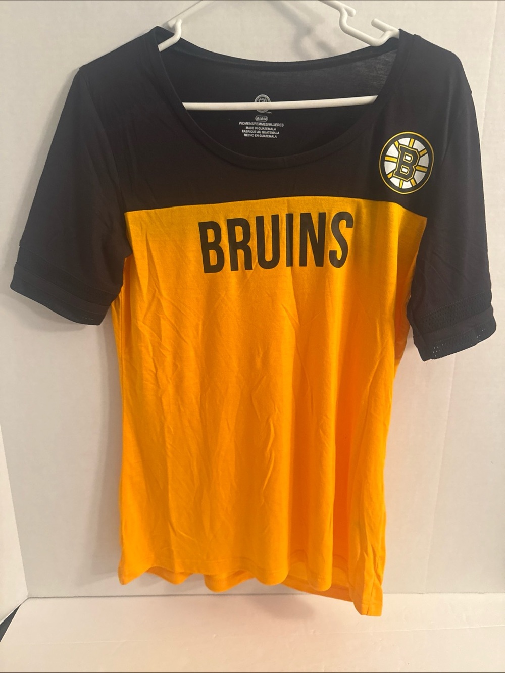 Women’s Officially Licensed NHL Boston Bruins Black Yellow Tee Size Medium NWOT